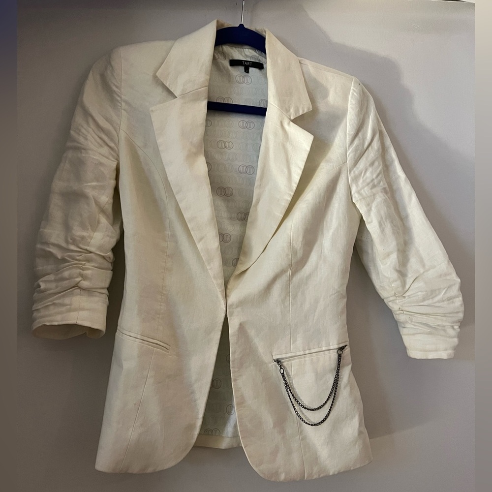 Tart Ivory Blazer with Chain Accent